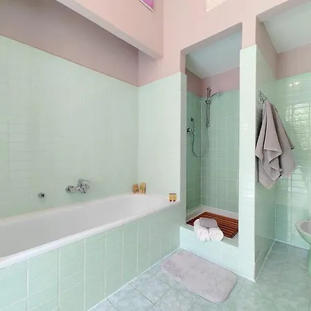 B7 Guest house *